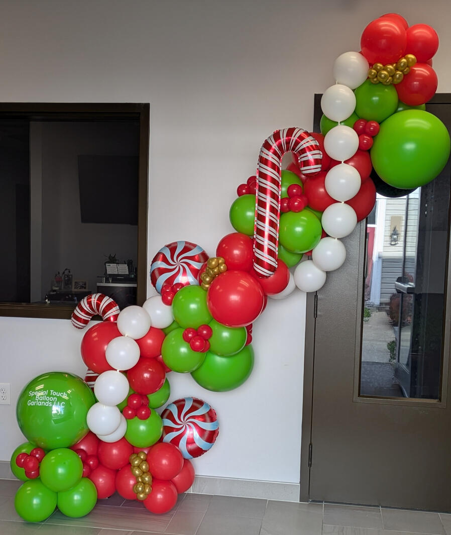Holiday Balloon Garland Holiday Balloon Garland